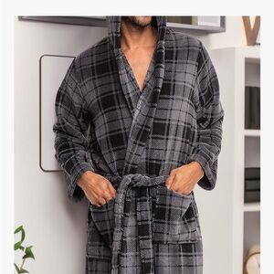 2X gray plaid hooded fleece bathrobe